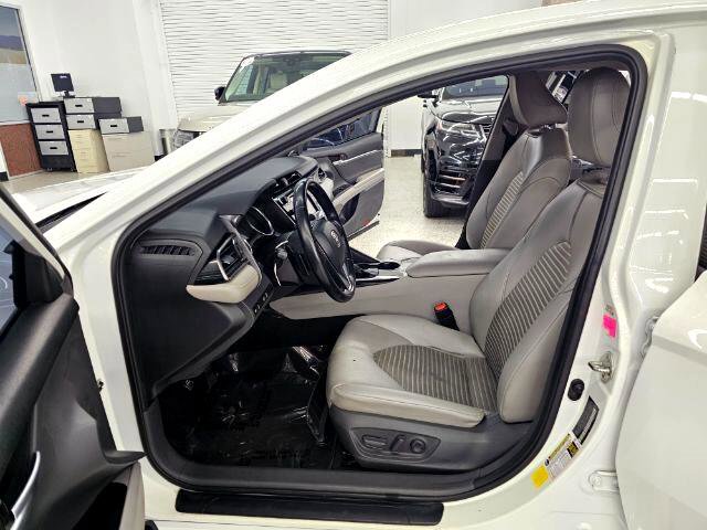 Used 2020 Toyota Camry SE image 29
