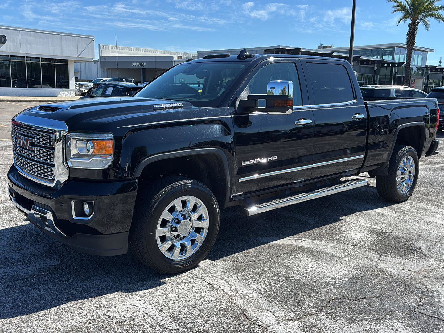 Used 2019 GMC Sierra 2500 Denali w/ Duramax Plus Package AWD/4WD image 3