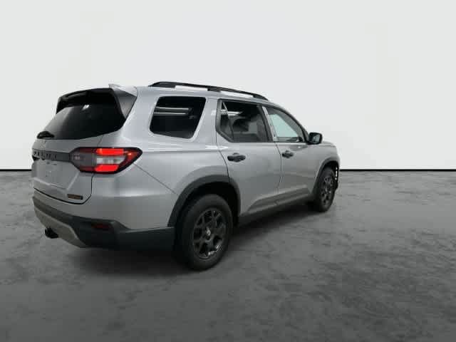 Certified 2025 Honda Pilot TrailSport image 4