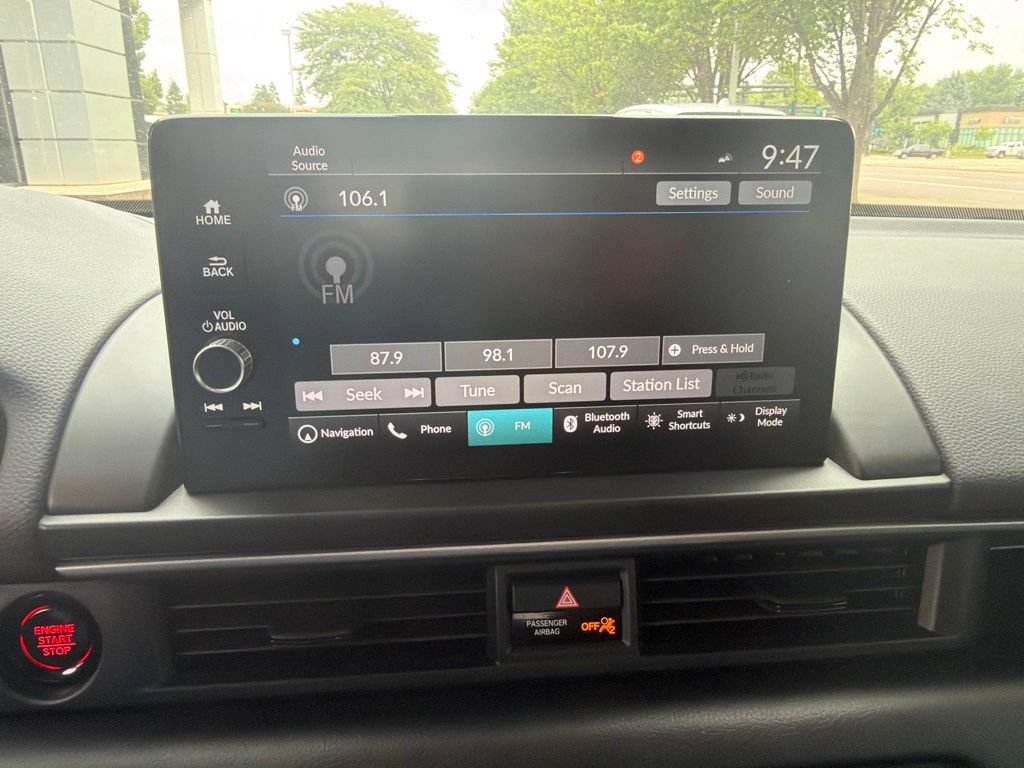Used 2025 Honda Pilot Touring image 16