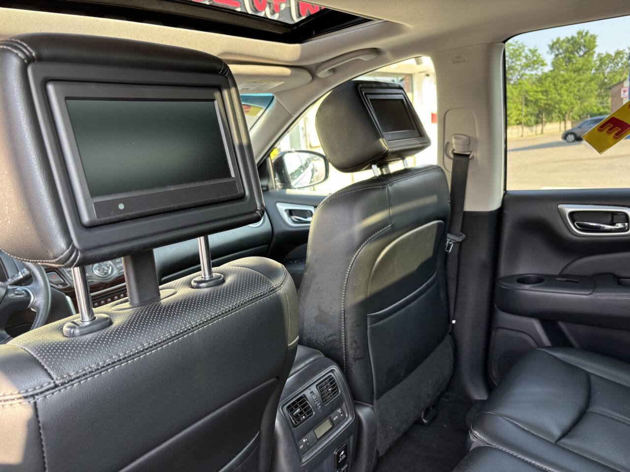 Used 2016 Nissan Pathfinder Platinum image 17