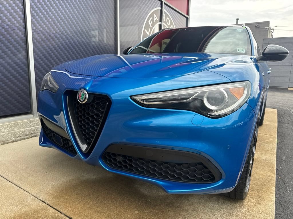 Used 2023 Alfa Romeo Stelvio Veloce AWD/4WD image 18