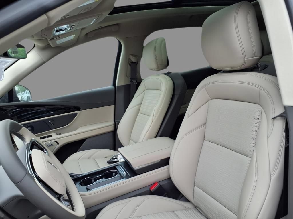 New 2025 Lincoln Nautilus Reserve w/ Jet Appearance Package AWD/4WD image 5