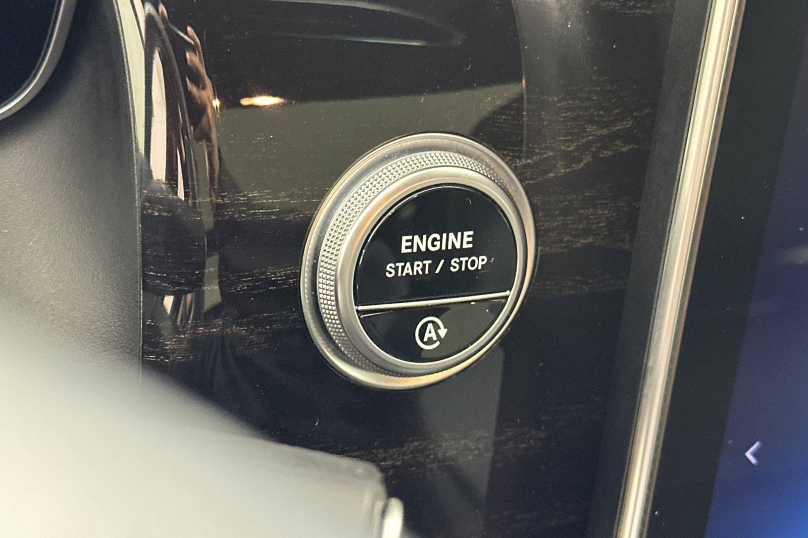 Used 2025 Mercedes-Benz GLC 300 4MATIC image 21