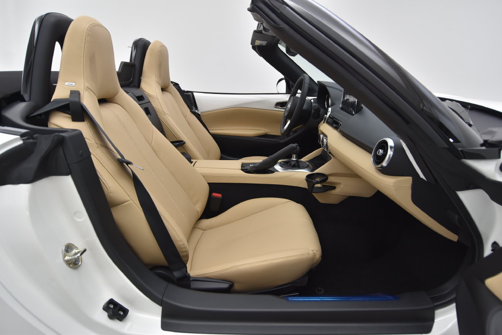 Used 2025 MAZDA MX-5 Miata Grand Touring w/ Appearance Package RWD image 26