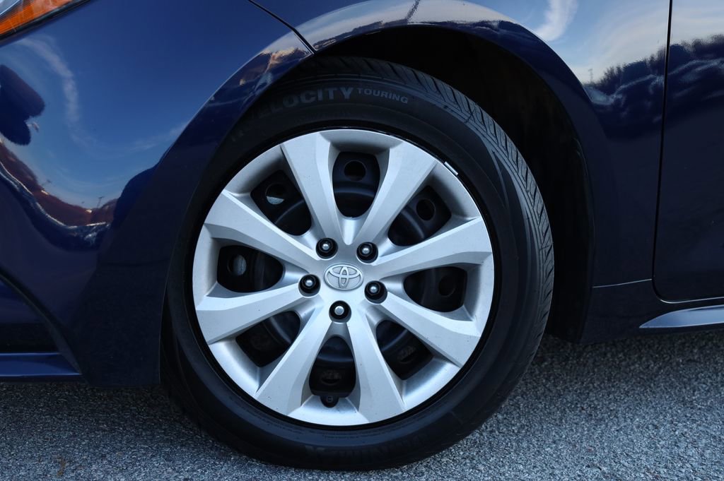 Used 2024 Toyota Corolla LE image 3