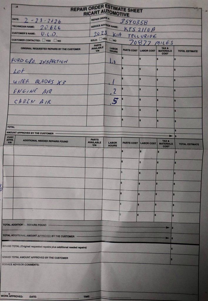 Used 2023 Kia Telluride EX w/ EX Captain's Chair Package image 6