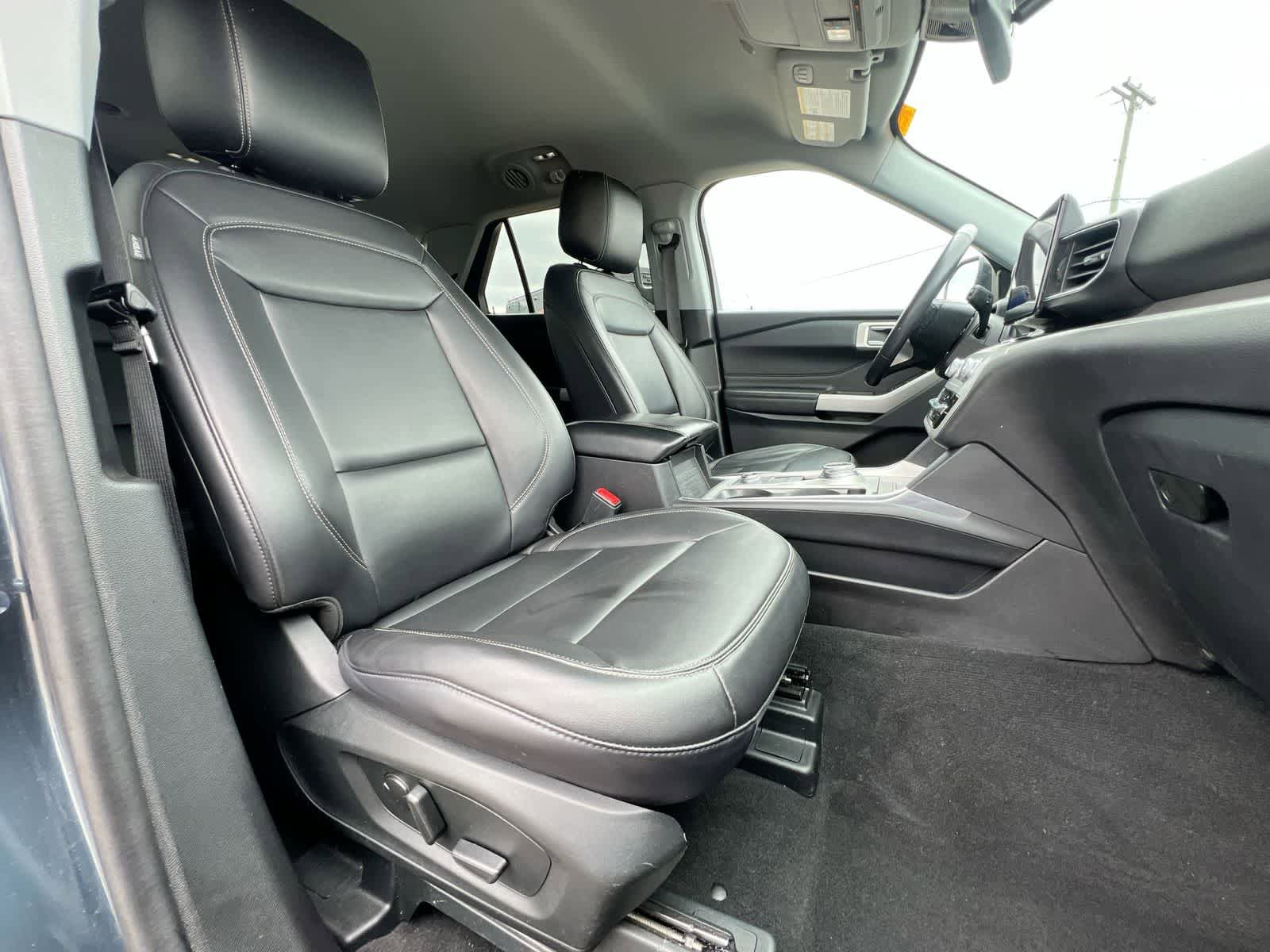 Used 2023 Ford Explorer XLT w/ Equipment Group 202A AWD/4WD image 21