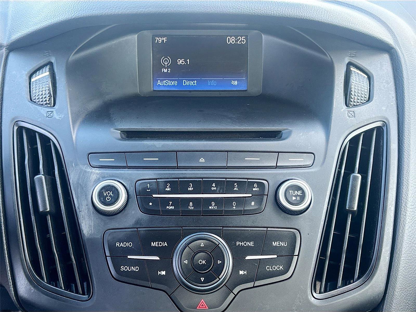 Used 2016 Ford Focus SE image 15