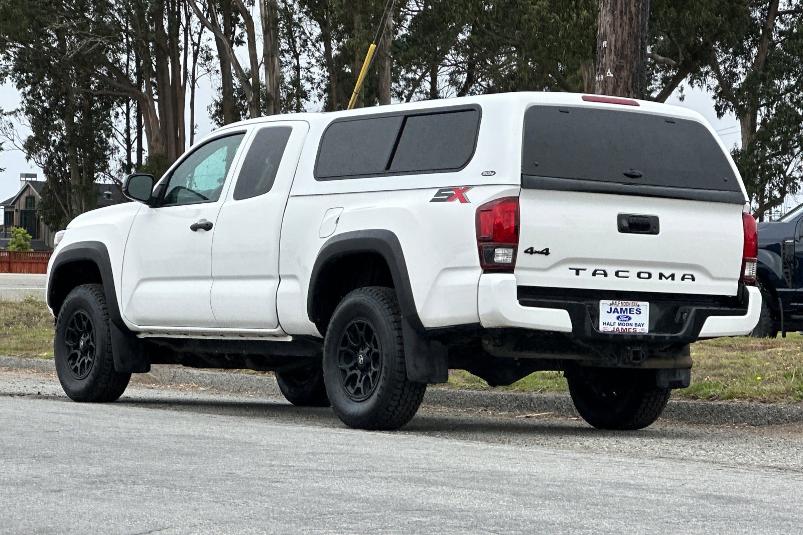 Used 2022 Toyota Tacoma SR image 3