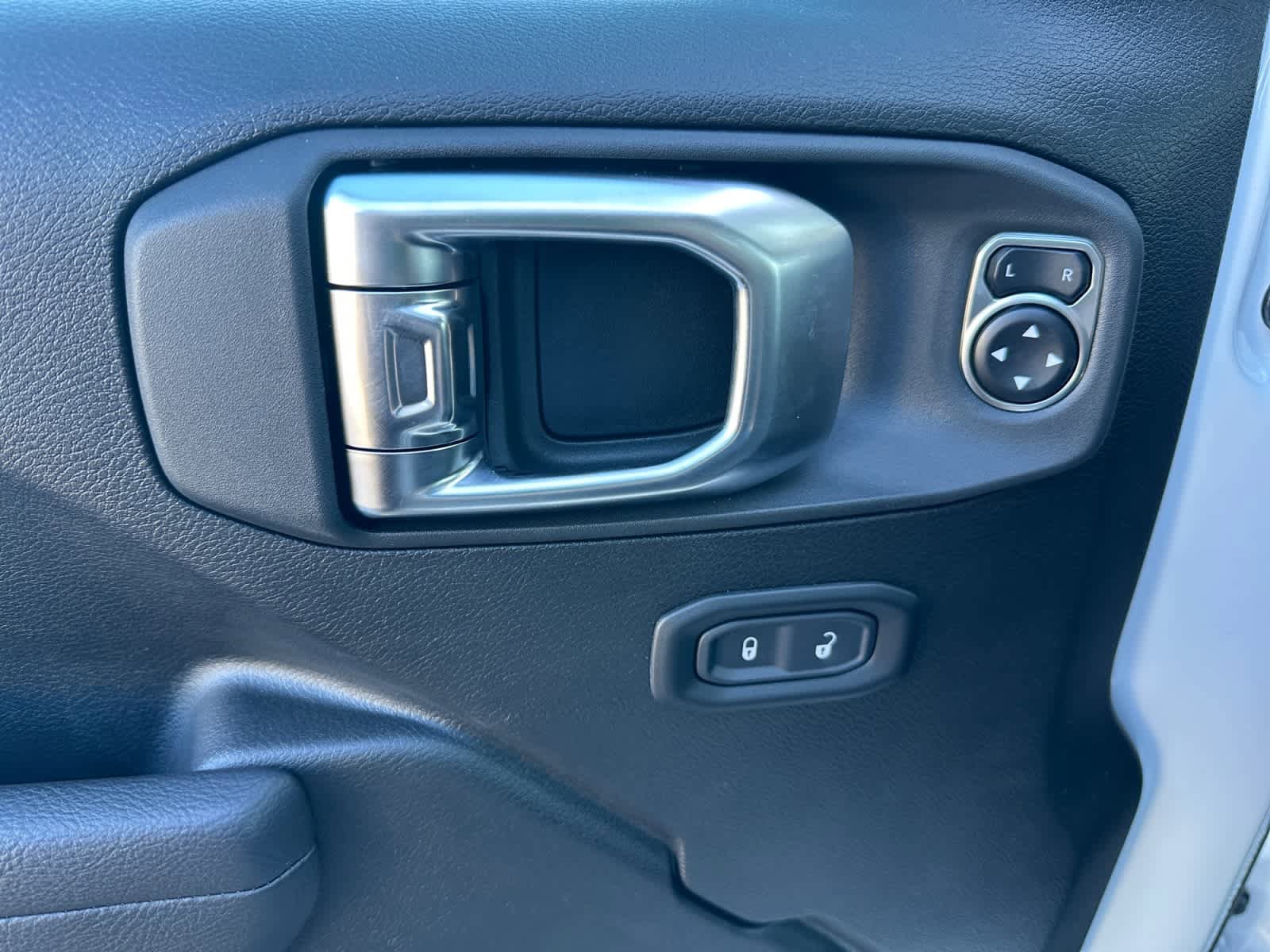 New 2025 Jeep Gladiator Sport AWD/4WD image 12
