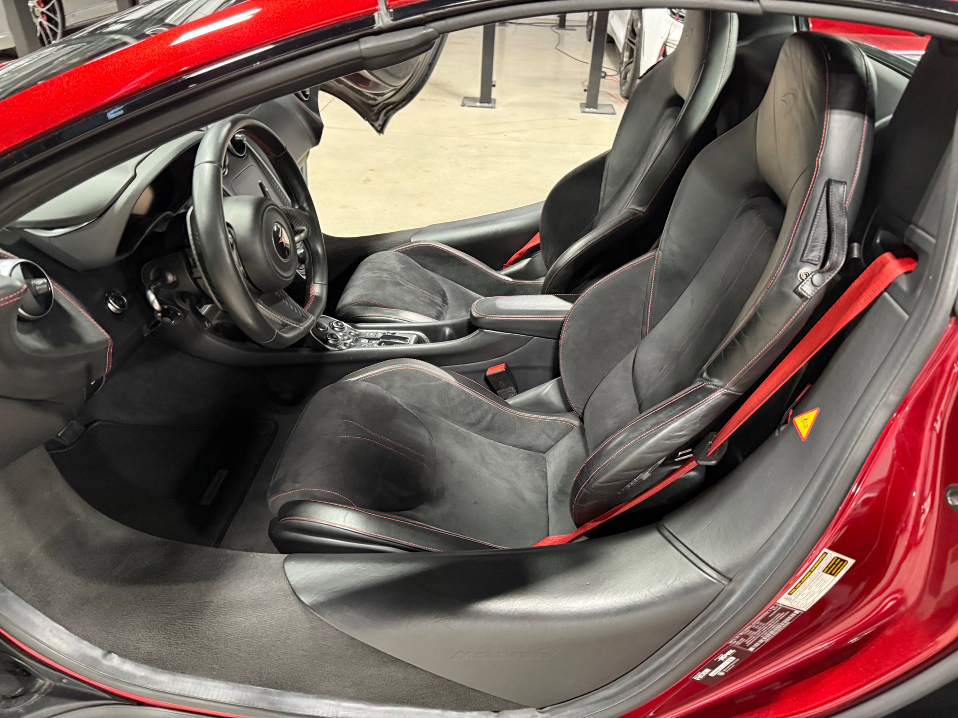 Used 2018 McLaren 570S Spider image 30