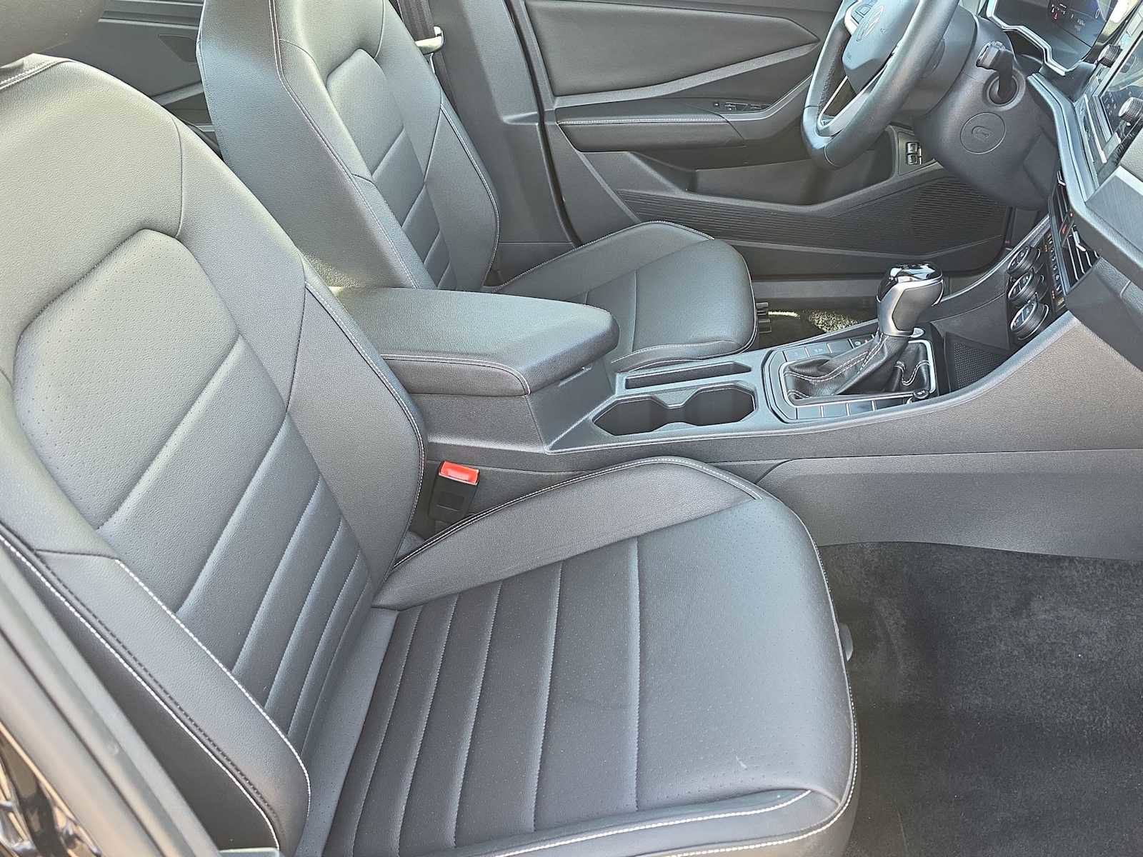 Used 2024 Volkswagen Jetta SE image 18