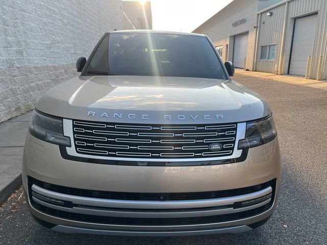 Used 2024 Land Rover Range Rover Long Wheelbase Autobiography image 3