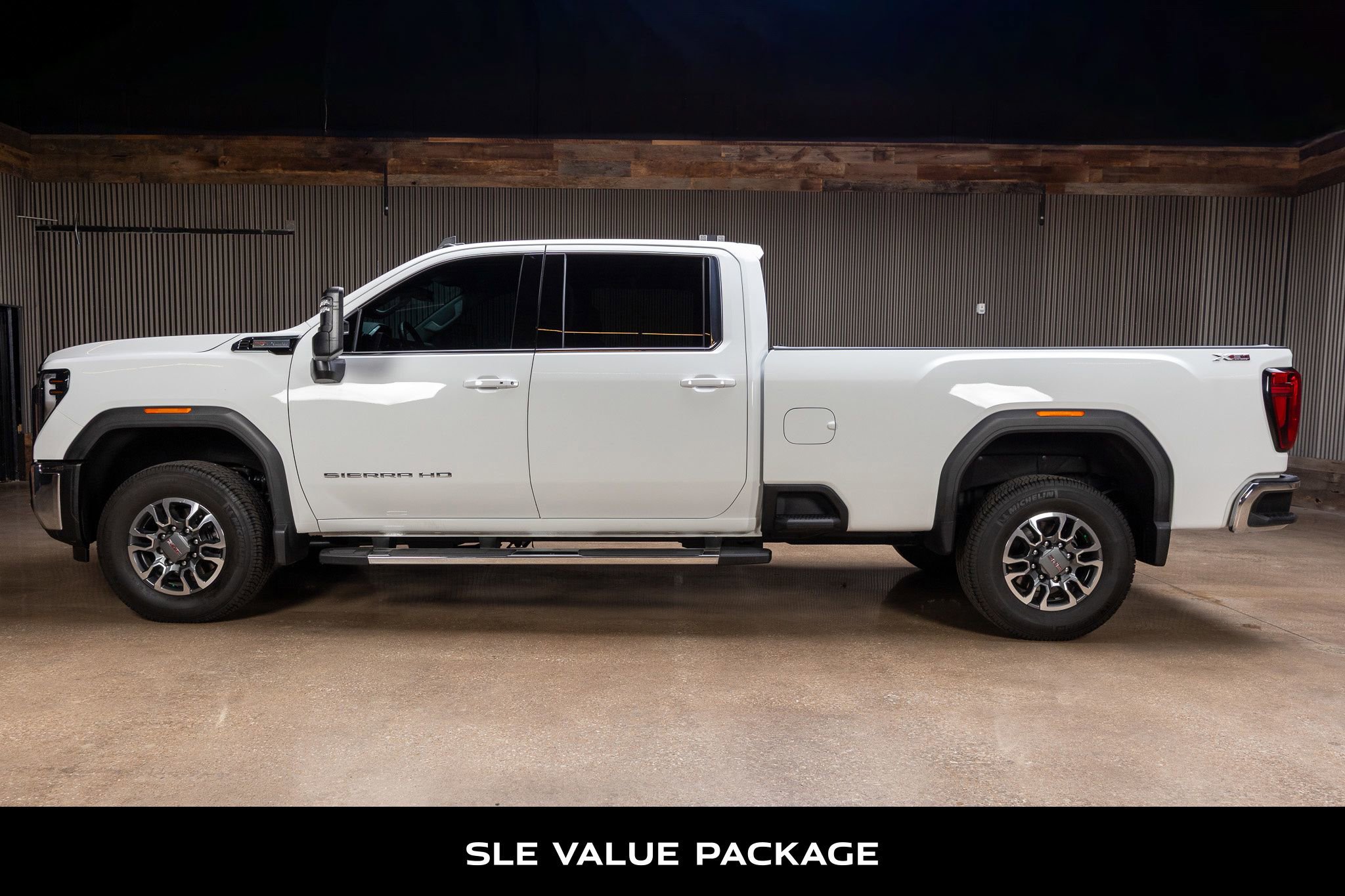 Used 2024 GMC Sierra 3500 SLE w/ SLE Value Package image 5