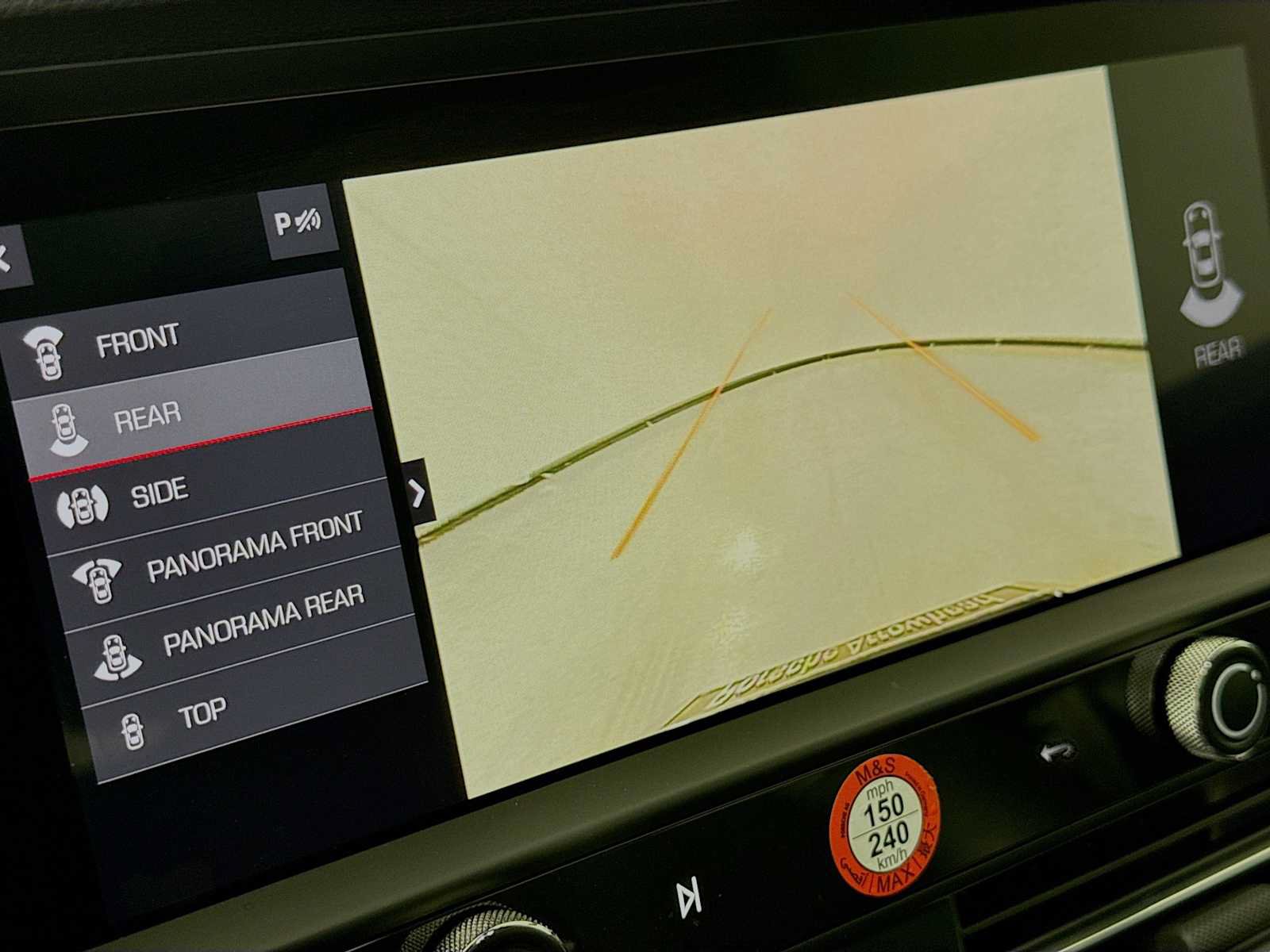 Certified 2025 Porsche Macan AWD/4WD image 19