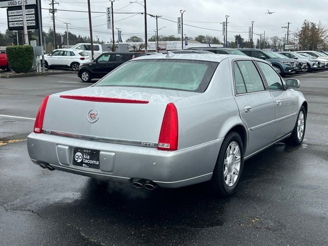 Used 2009 Cadillac DTS w/ Sun And Navigation Package FWD image 9