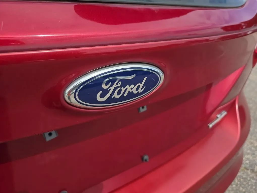 Used 2014 Ford Focus SE w/ SE Winter Package FWD image 10