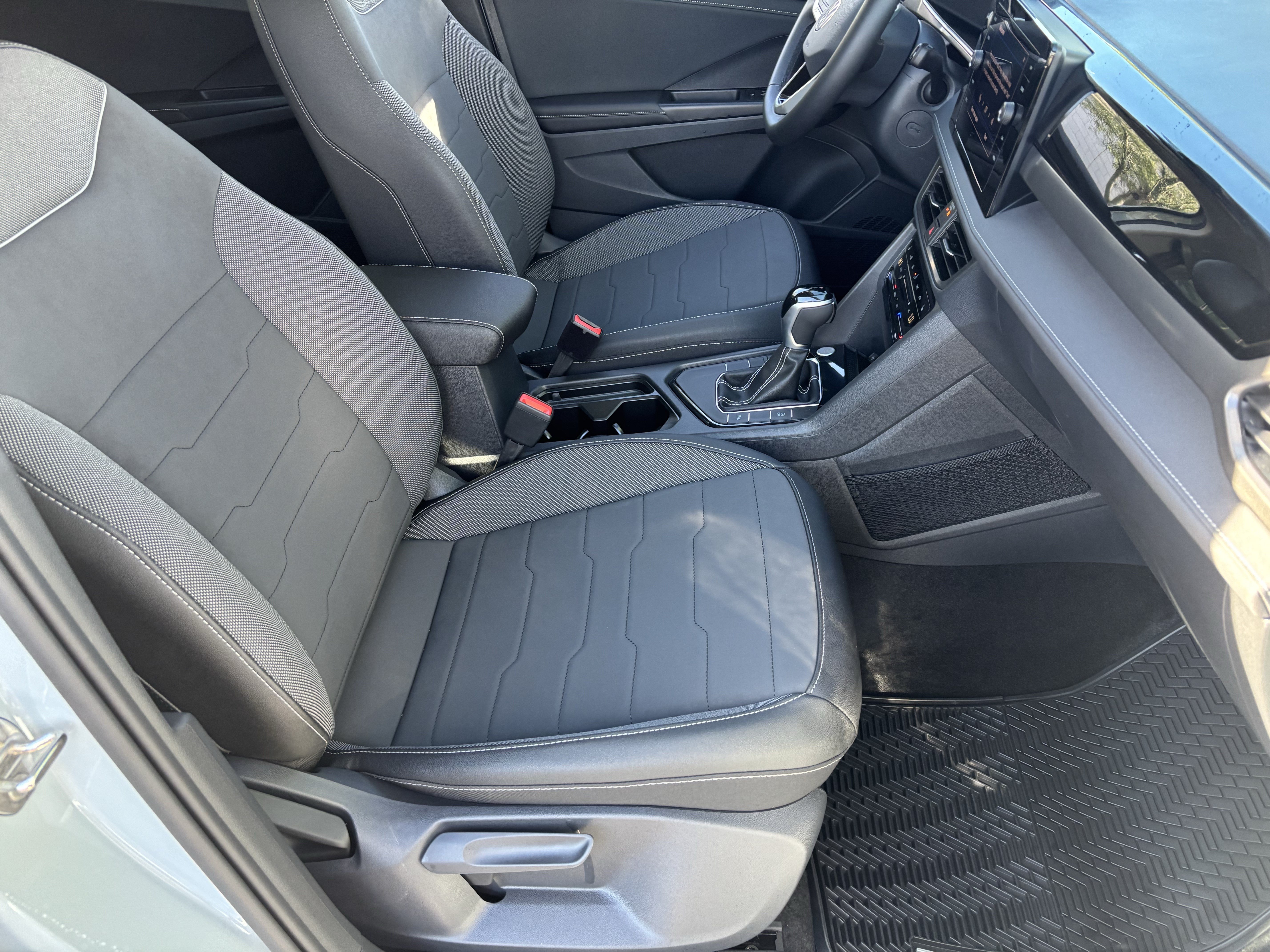 New 2026 Volkswagen Taos SE FWD image 8