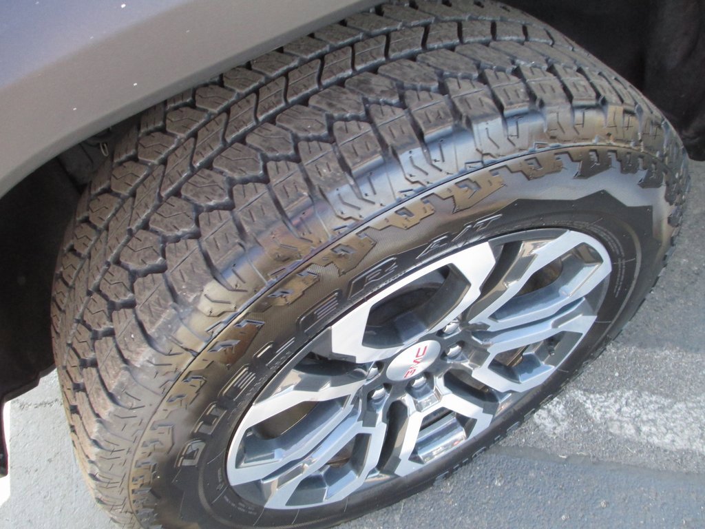 Certified 2024 GMC Canyon AT4 w/ Canyon Safety Plus Package image 12