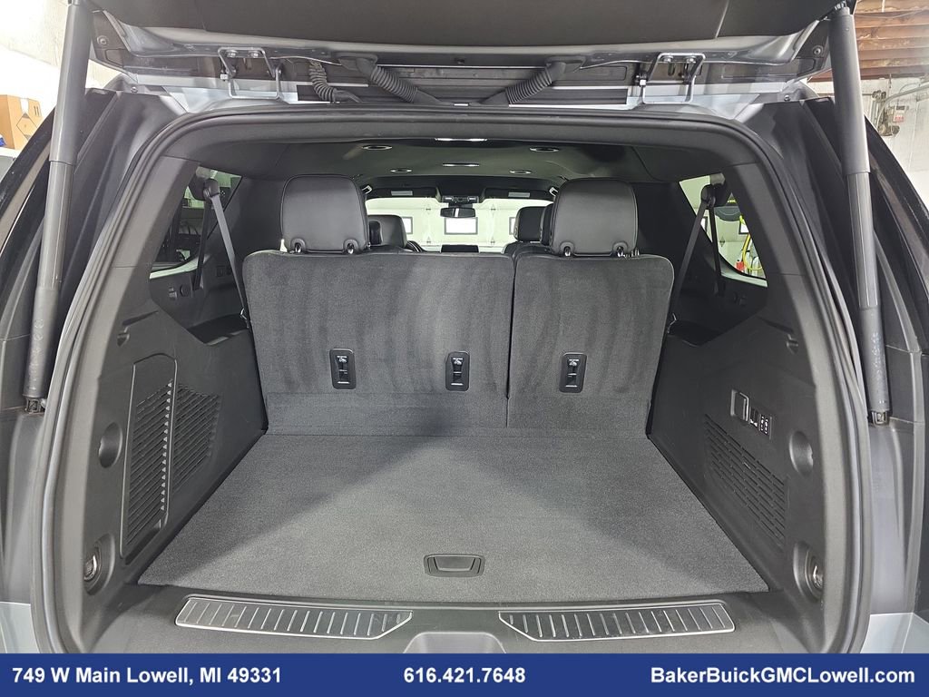 Used 2024 Chevrolet Suburban RST w/ Luxury Package image 12