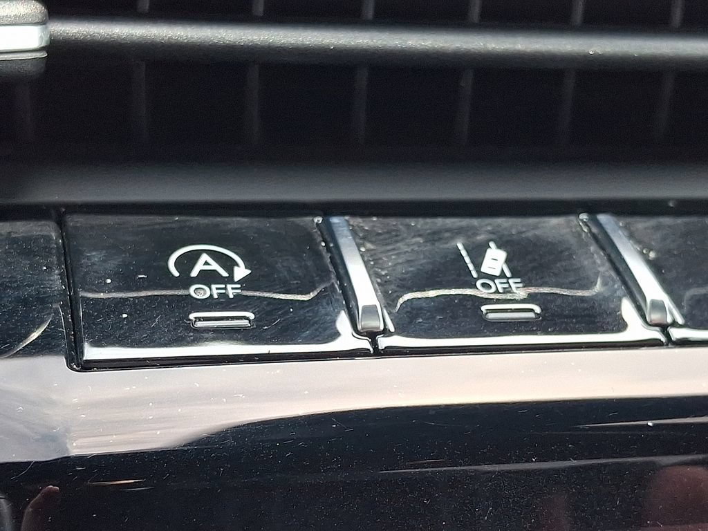 Used 2023 Jeep Grand Cherokee Summit AWD/4WD image 30