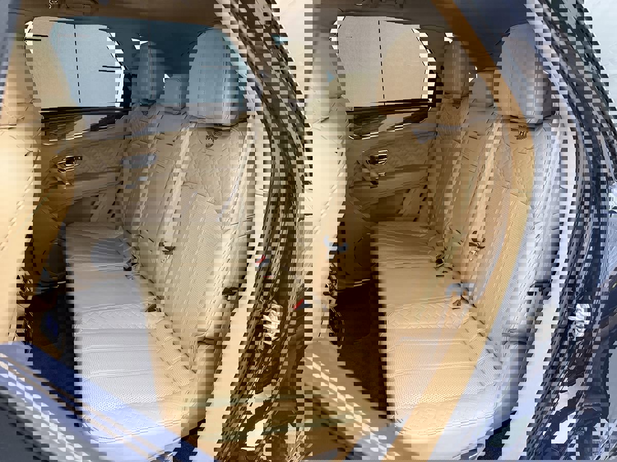 Used 2017 Bentley Bentayga image 31