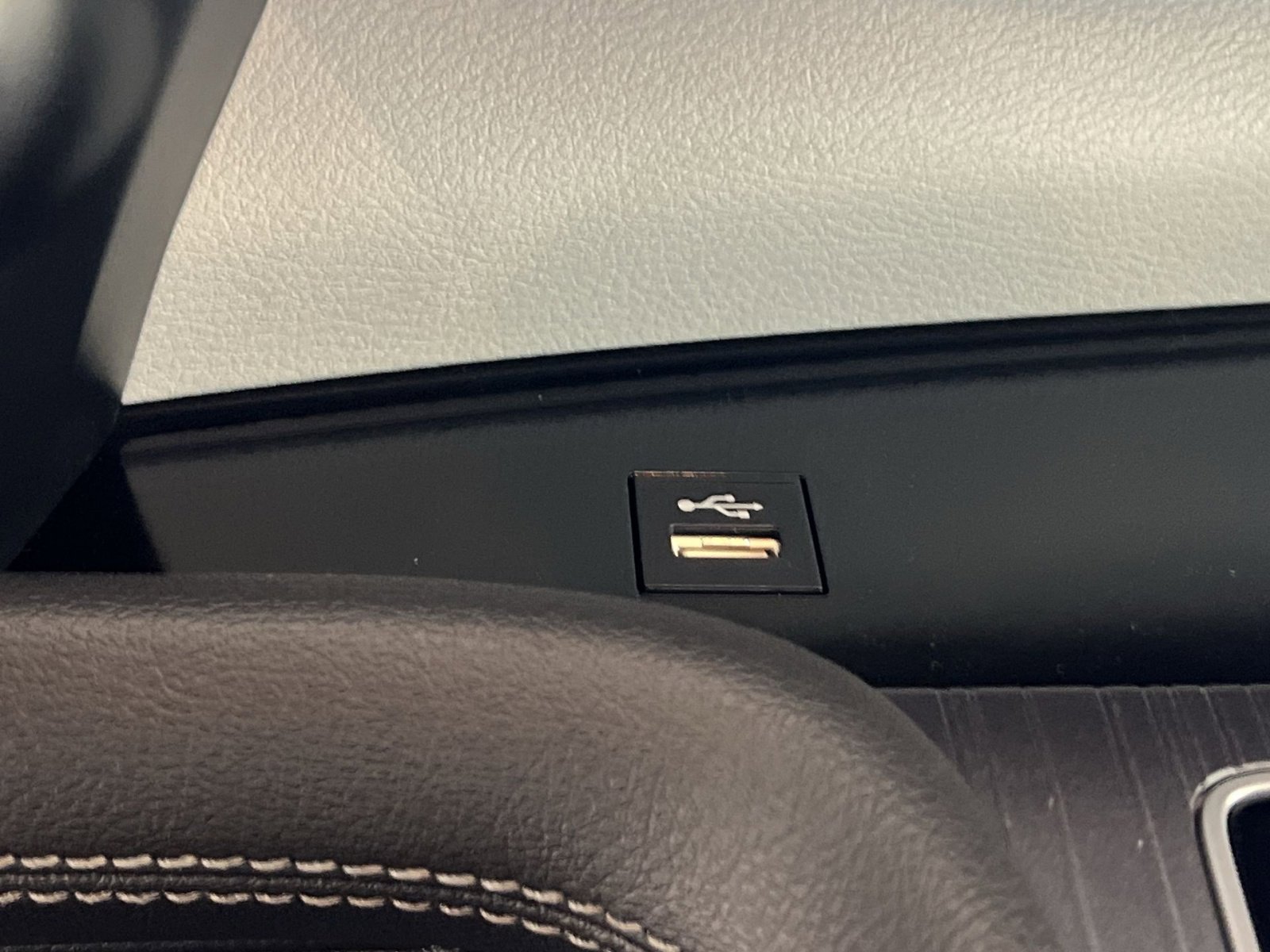 Used 2025 Toyota Sienna XLE image 35