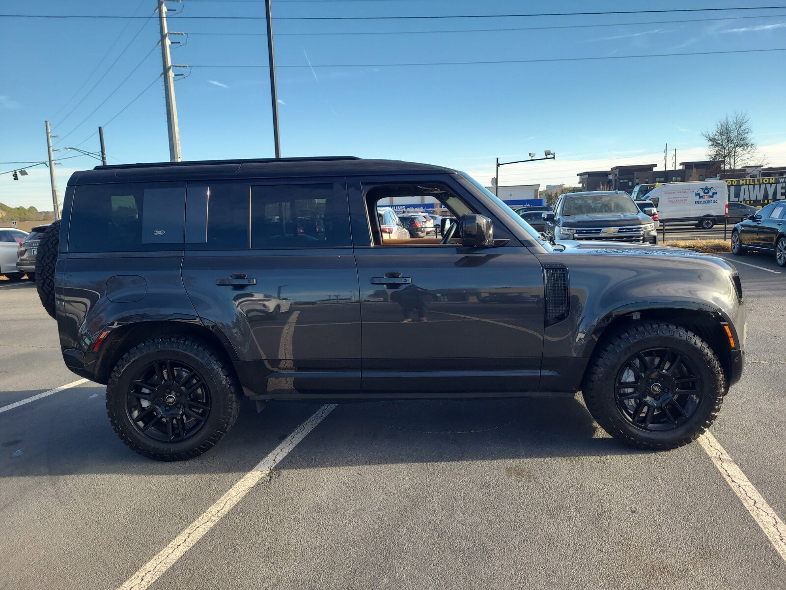 Used 2023 Land Rover Defender 110 X-Dynamic SE image 5