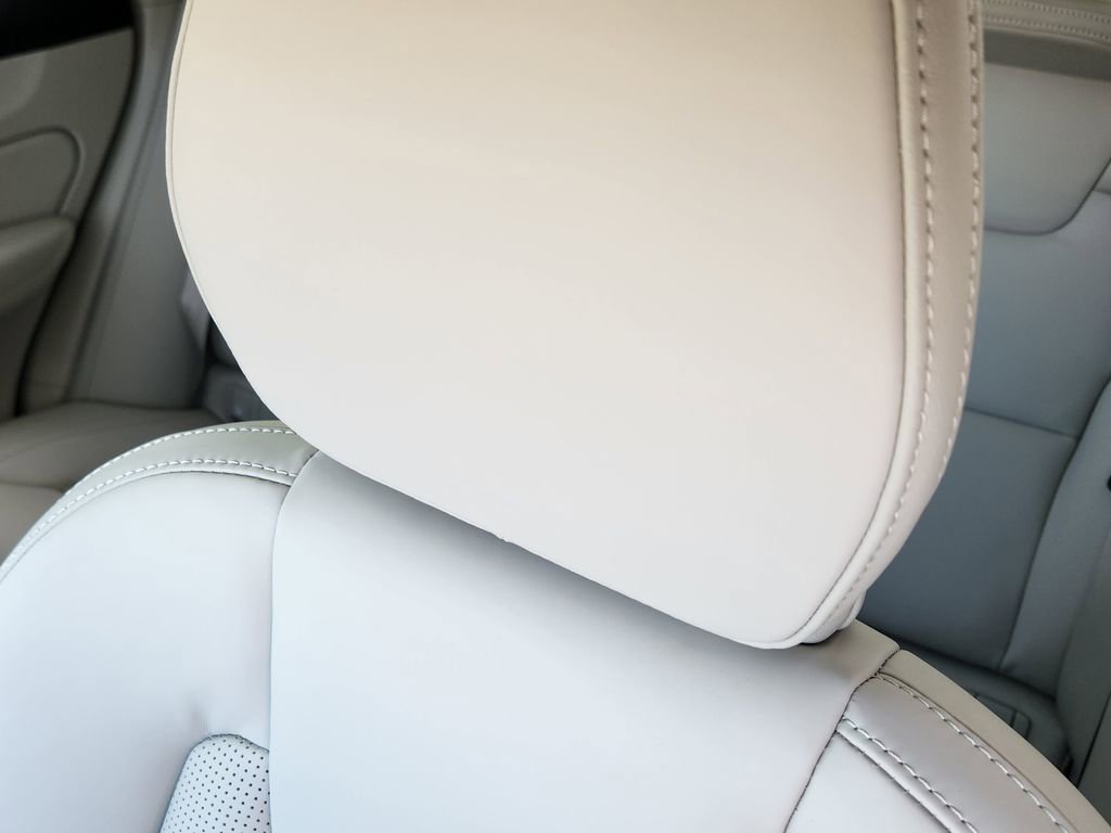 New 2026 Volvo XC60 T8 Ultra w/ Protection Package Premier image 6