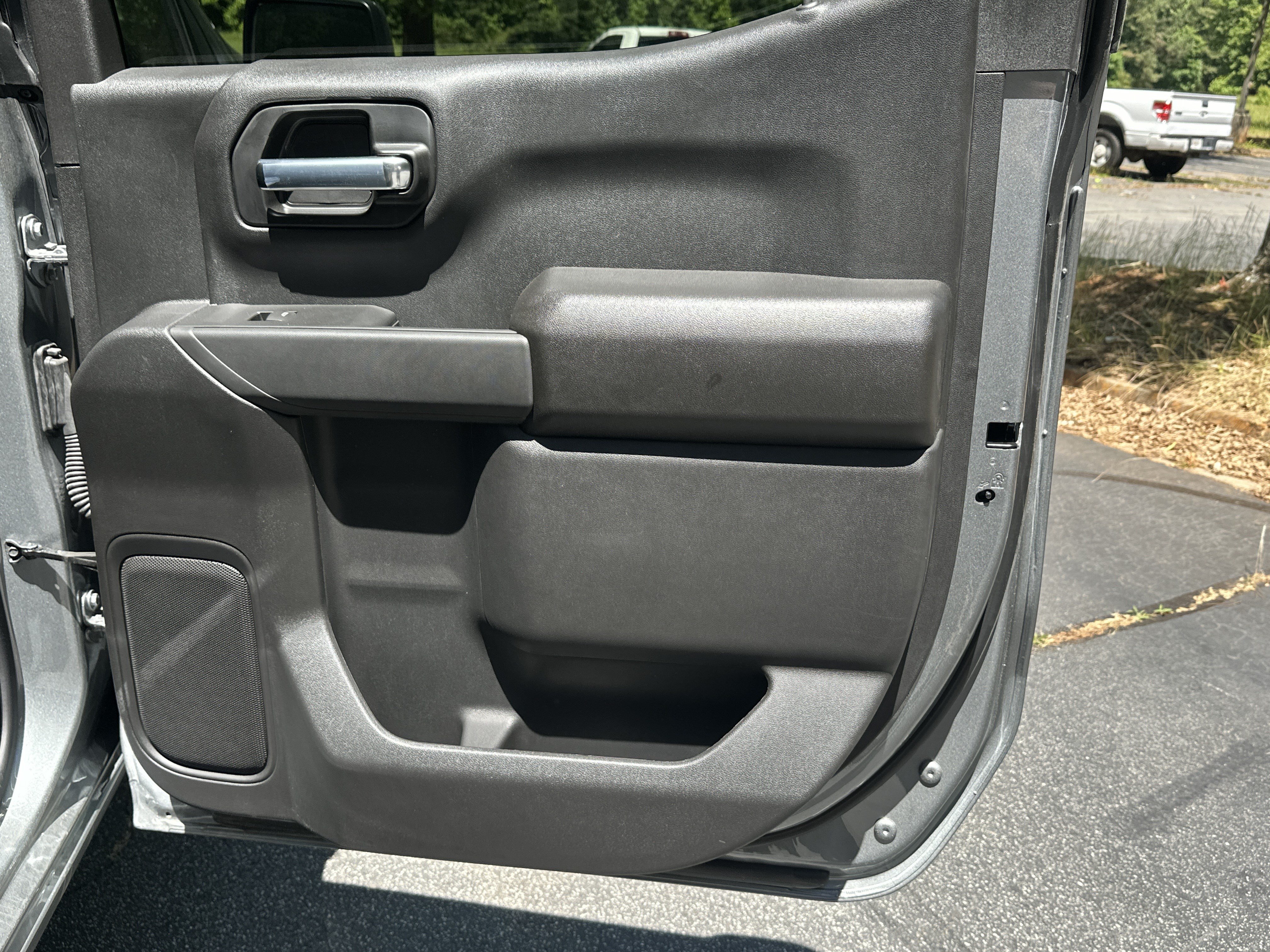 Used 2026 Chevrolet Silverado 1500 Custom Trail Boss w/ LPO, Dark Essentials Package AWD/4WD image 19