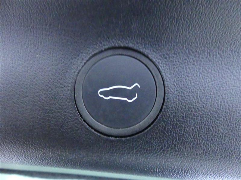 Used 2024 Tesla Model Y Long Range AWD/4WD image 29