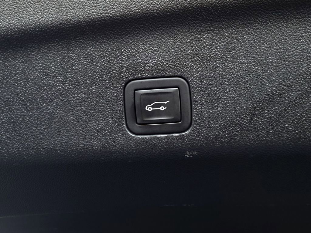 Used 2023 Chevrolet Suburban High Country image 35