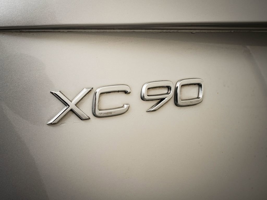 Used 2018 Volvo XC90 T6 Momentum w/ Momentum Plus Package AWD/4WD image 17