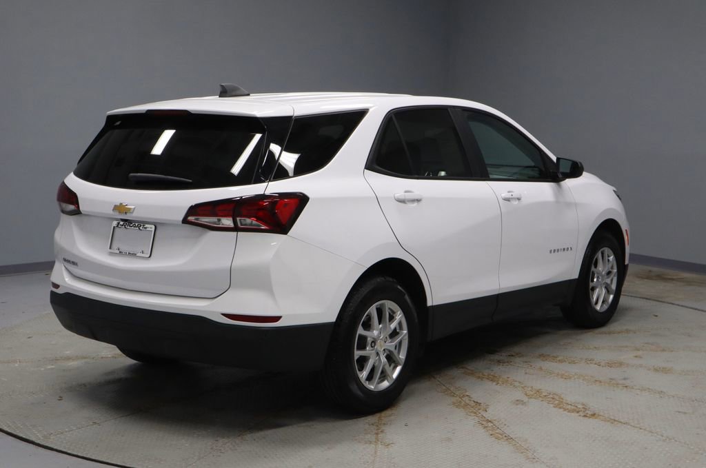 Used 2024 Chevrolet Equinox LS w/ LS Convenience Package image 10