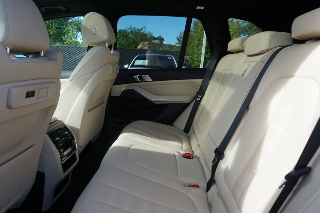 Used 2022 BMW X5 sDrive40i w/ Premium Package image 13