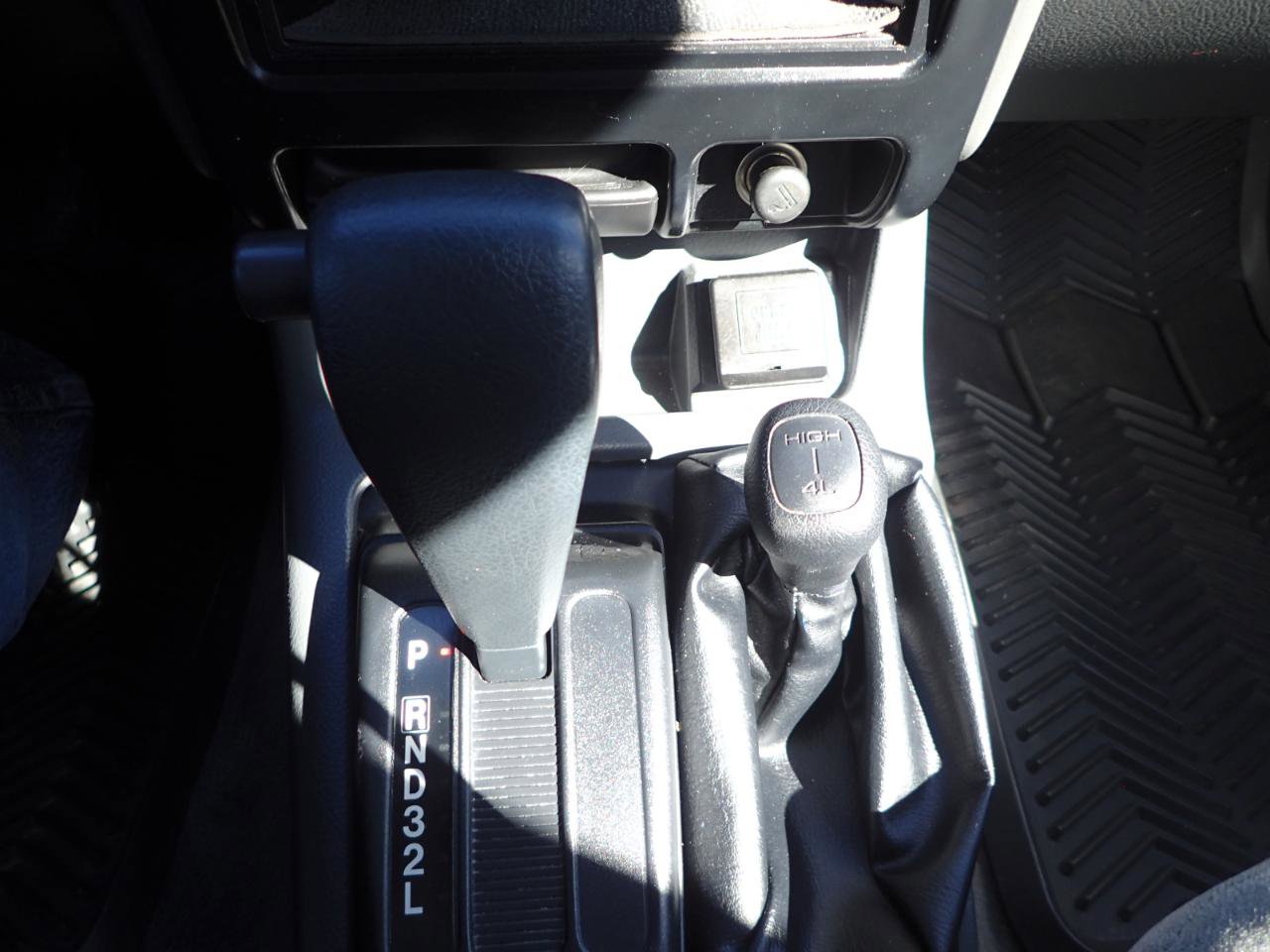 Used 2001 Isuzu Rodeo LS AWD/4WD image 17