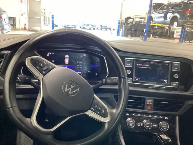Certified 2023 Volkswagen Jetta SE w/ Panoramic Sunroof Package FWD image 7