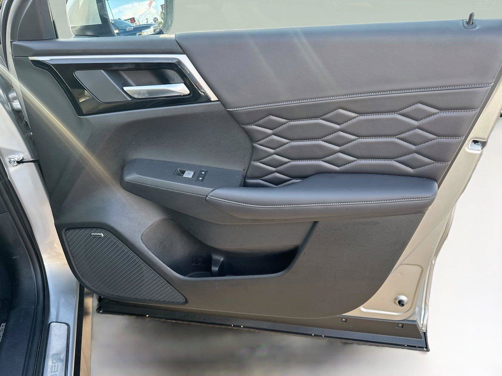 Used 2026 Mitsubishi Outlander SEL FWD image 15