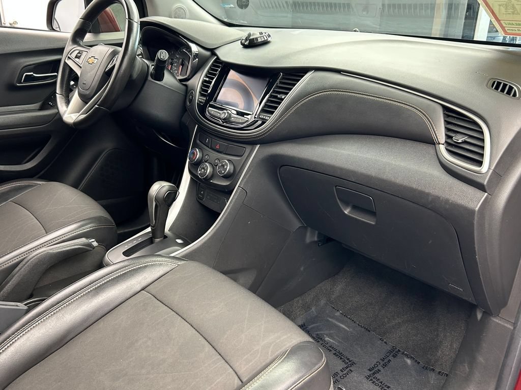 Used 2021 Chevrolet Trax LT w/ LT Convenience Package FWD image 10