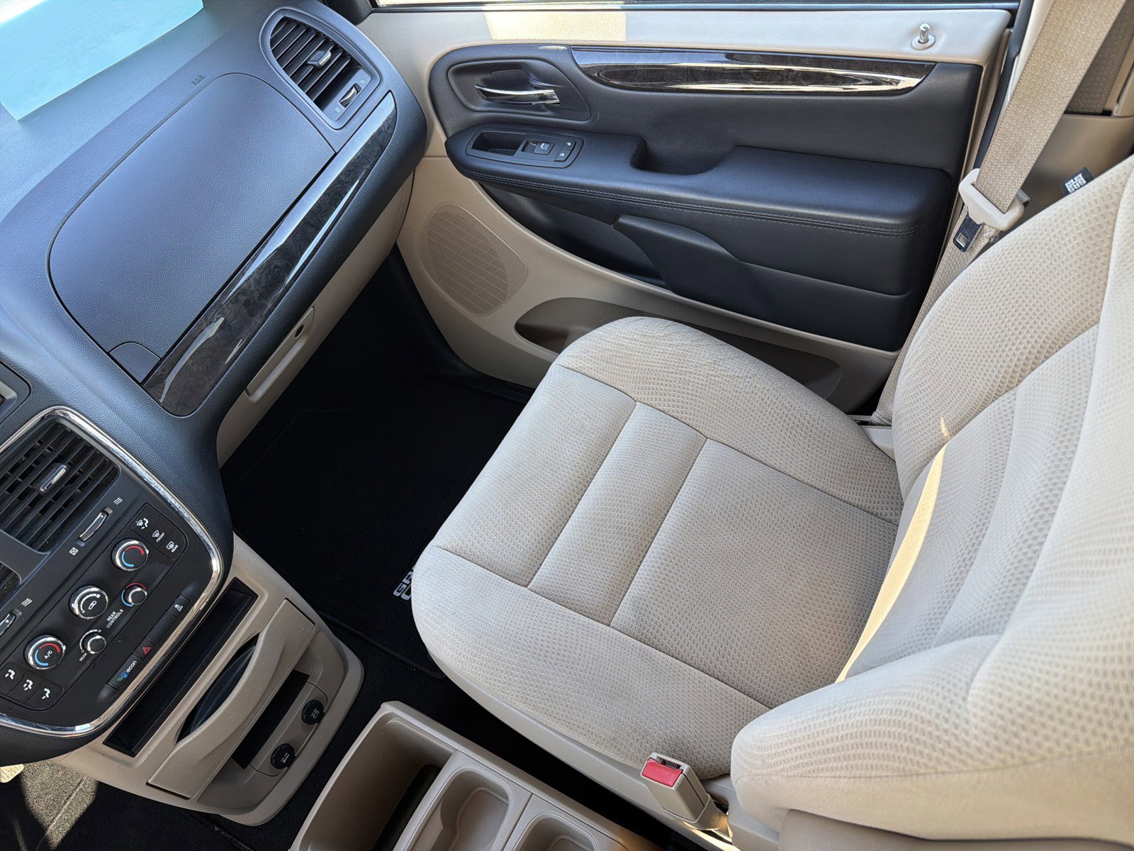 Used 2016 Dodge Grand Caravan SE w/ Quick Order Package 29E SE image 11