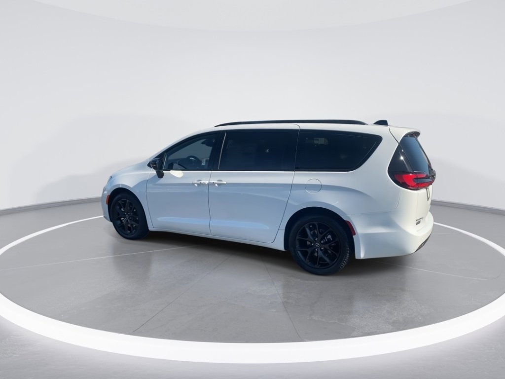 New 2026 Chrysler Pacifica Select w/ S Appearance Package image 6