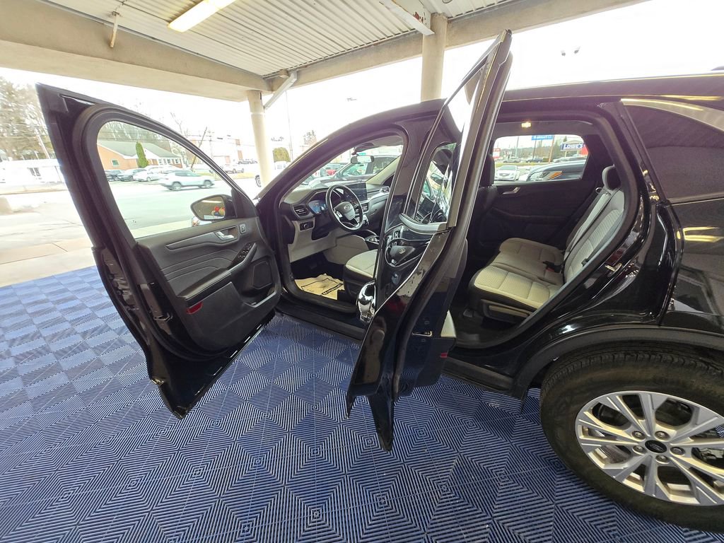 Used 2023 Ford Escape Active w/ Tech Pack #2 AWD/4WD image 22