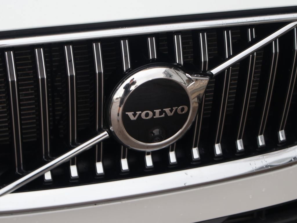 Used 2023 Volvo XC60 T8 Ultimate w/ Climate Package image 2