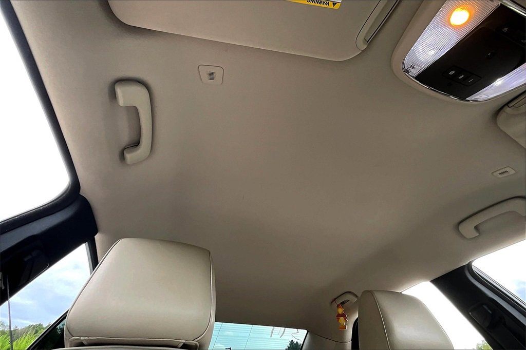 Used 2018 Chrysler 300 Limited image 20