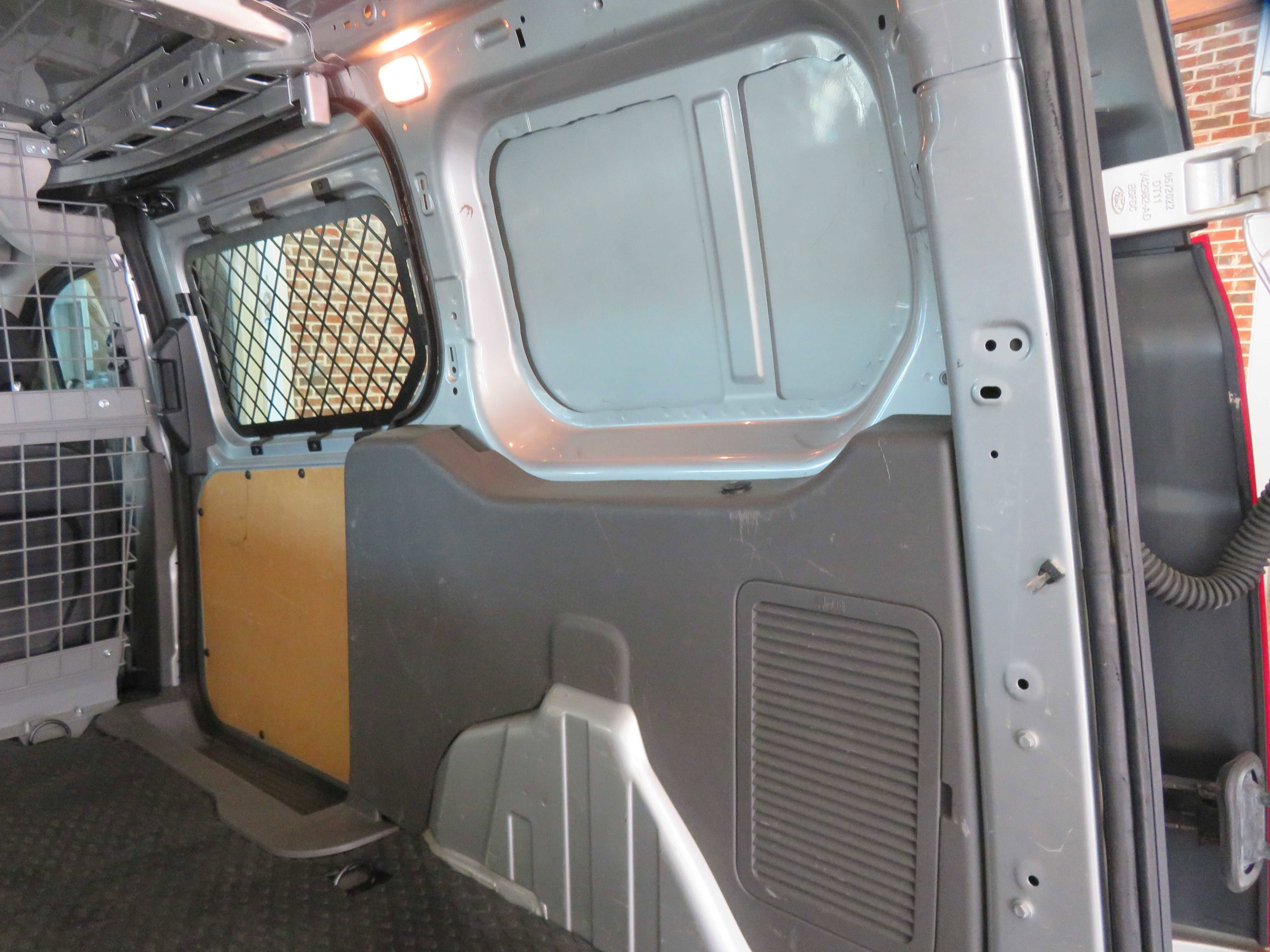 Used 2022 Ford Transit Connect XLT image 25