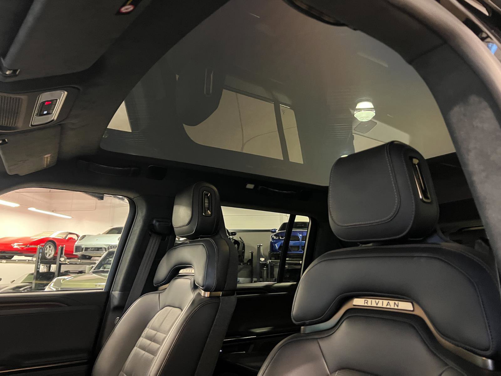 Used 2025 Rivian R1S Premium image 22