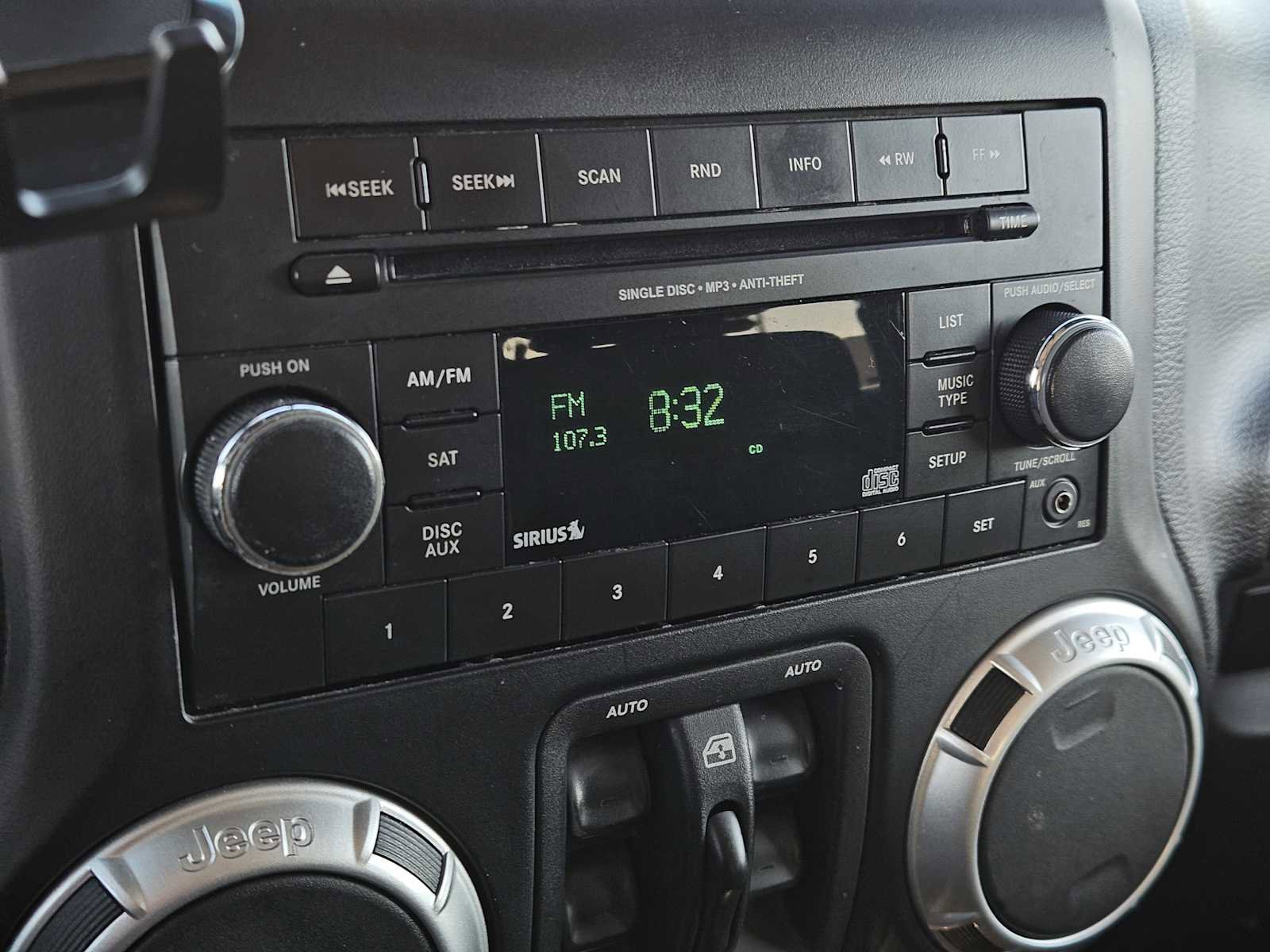 Used 2012 Jeep Wrangler Unlimited Rubicon image 17