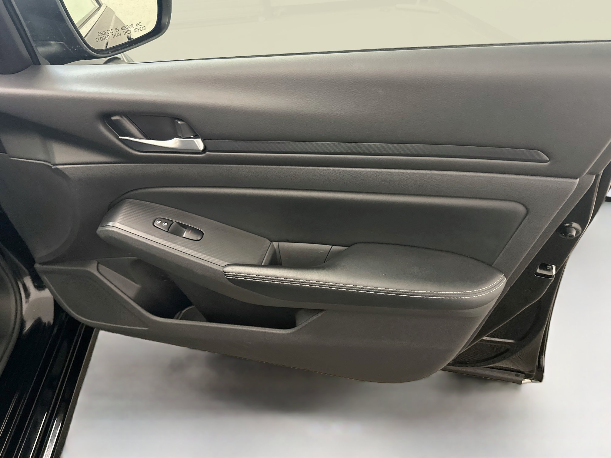 Used 2025 Nissan Altima 2.5 SV FWD image 32