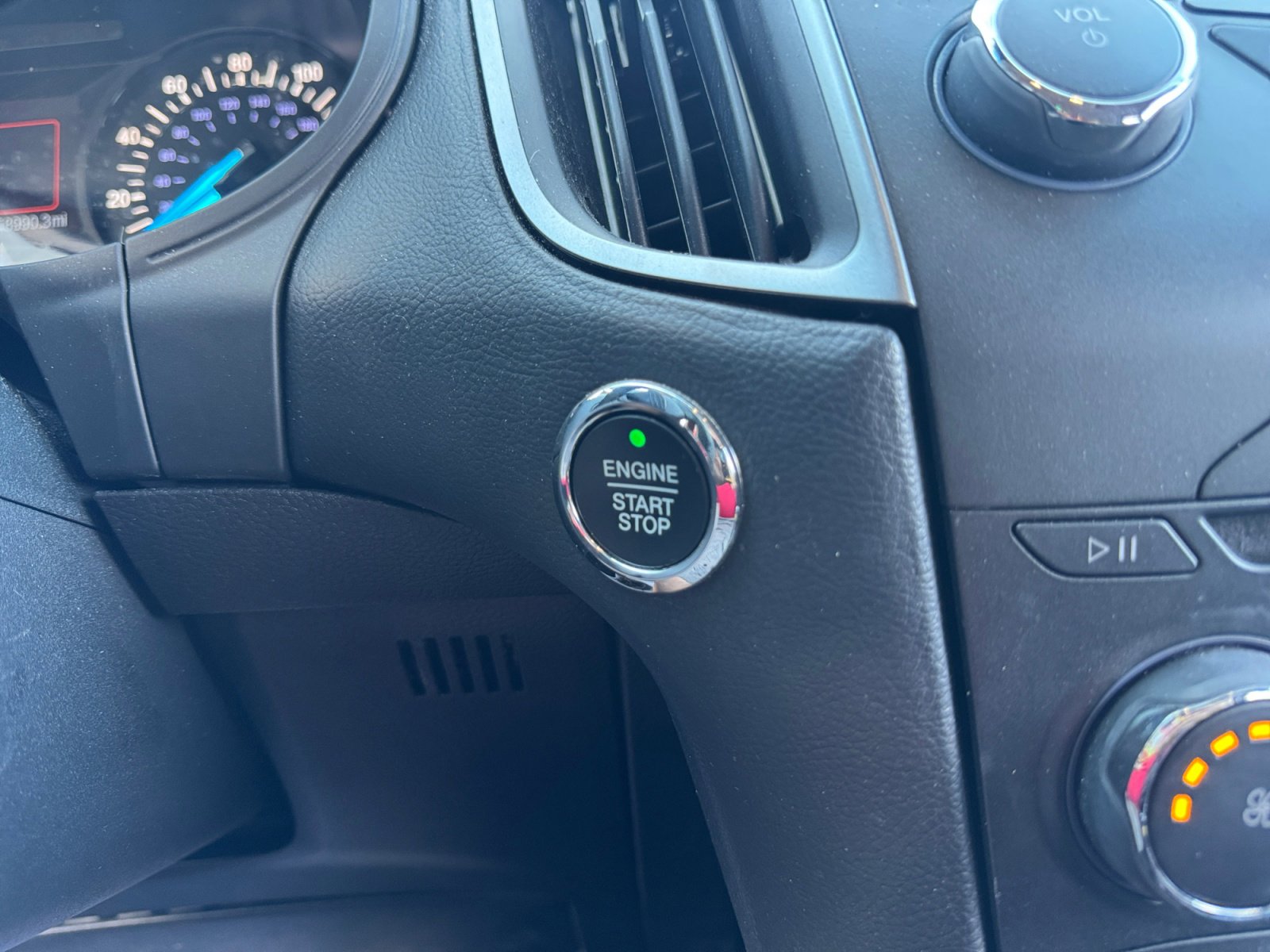 Used 2016 Ford Edge SE image 30